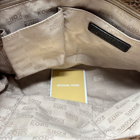 Michael Kors Burnished Python ASTRID Leather Bag in EUC. - Picture 8 of 10